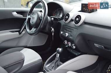 Хэтчбек Audi A1 2010 в 