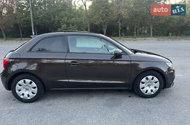 Хэтчбек Audi A1 2012 в 
