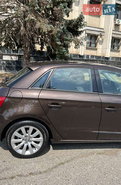 Хэтчбек Audi A1 2013 в 