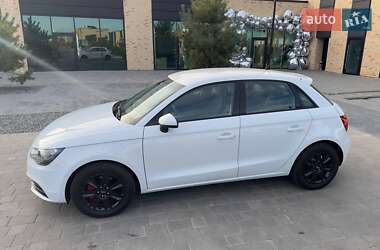 Хэтчбек Audi A1 2013 в 