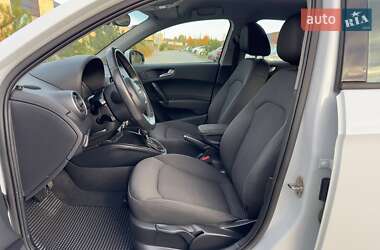 Хэтчбек Audi A1 2013 в 