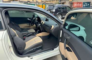 Хэтчбек Audi A1 2012 в 