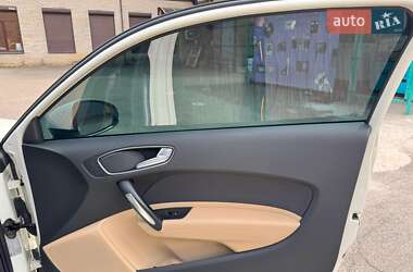 Хэтчбек Audi A1 2012 в 