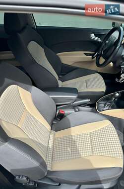 Хэтчбек Audi A1 2012 в 
