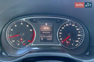 Хэтчбек Audi A1 2011 в 