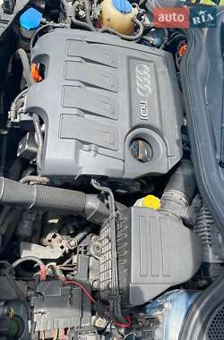 Хетчбек Audi A1 2012 в 