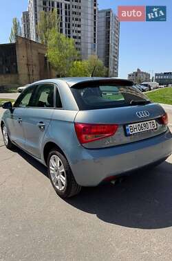 Хэтчбек Audi A1 2012 в 