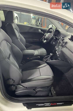 Хетчбек Audi A1 2011 в 