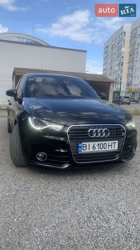 Хетчбек Audi A1 2012 в 