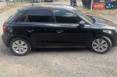 Хетчбек Audi A1 2012 в 
