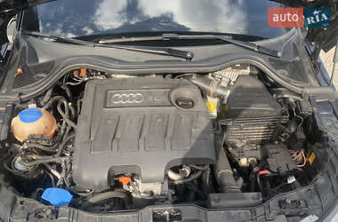 Хетчбек Audi A1 2012 в 