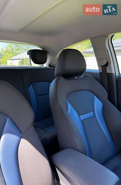 Хетчбек Audi A1 2014 в 