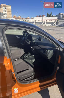 Хетчбек Audi A1 2013 в 