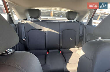 Хетчбек Audi A1 2013 в 