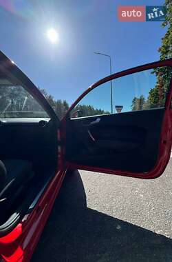 Хетчбек Audi A1 2015 в 