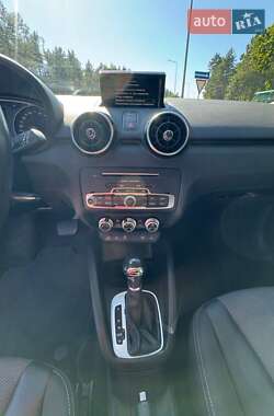 Хетчбек Audi A1 2015 в 