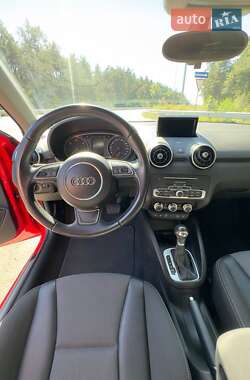 Хетчбек Audi A1 2015 в 