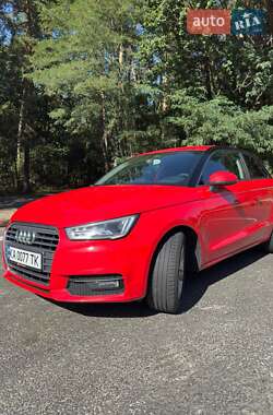 Хетчбек Audi A1 2015 в 