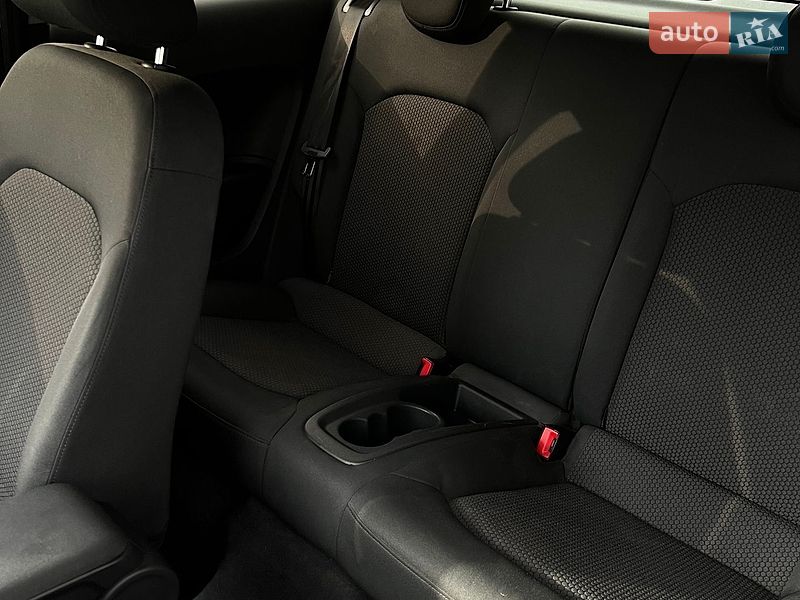 Хэтчбек Audi A1 2011 в Полтаве