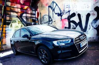 Хетчбек Audi A3 Sportback 2018 в Житомирі