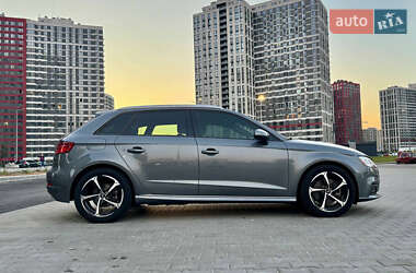 Хэтчбек Audi A3 Sportback 2017 в 