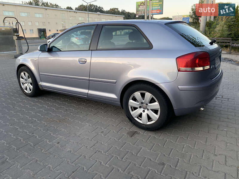 Хэтчбек Audi A3 Sportback 2004 в Вишневом