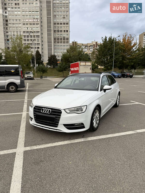 Хэтчбек Audi A3 Sportback 2016 в 