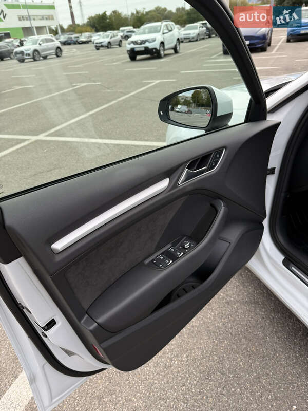 Хэтчбек Audi A3 Sportback 2016 в Киеве