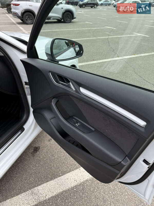 Хэтчбек Audi A3 Sportback 2016 в Киеве
