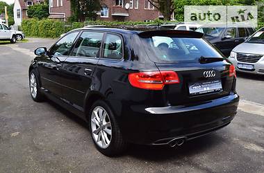 Хэтчбек Audi A3 2010 в 