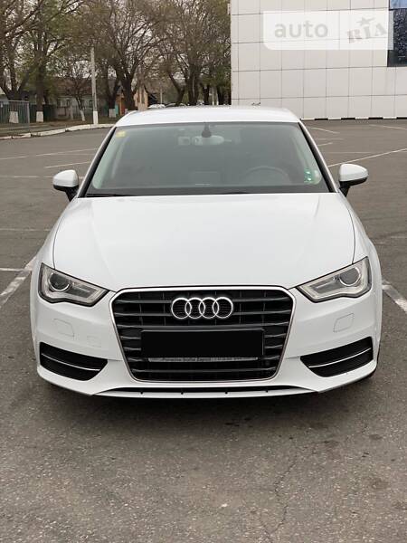 Хетчбек Audi A3 2014 в 