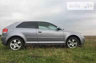 Хэтчбек Audi A3 2004 в 