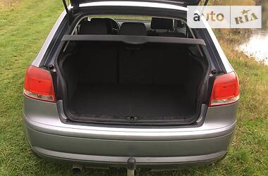 Хэтчбек Audi A3 2004 в 
