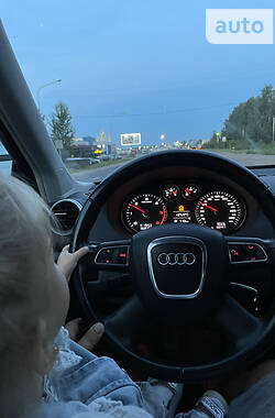 Хэтчбек Audi A3 2010 в 