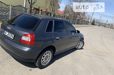 Хэтчбек Audi A3 2002 в 