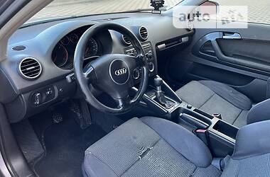 Хэтчбек Audi A3 2003 в 