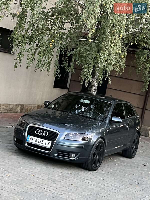 Хэтчбек Audi A3 2003 в 