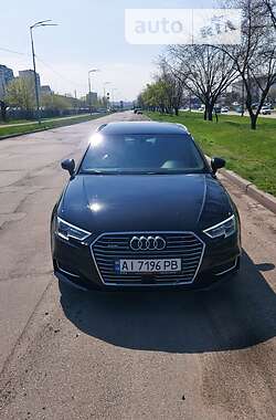 Хэтчбек Audi A3 2016 в Киеве