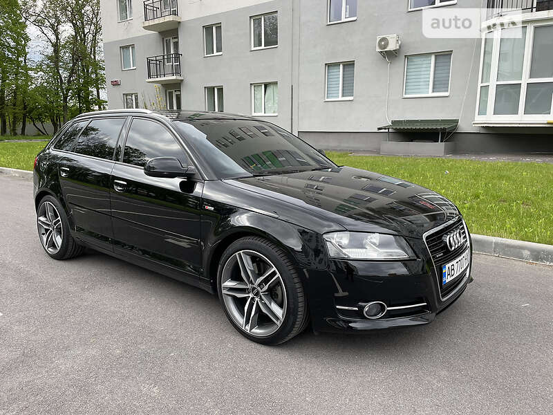 Хэтчбек Audi A3 2011 в 