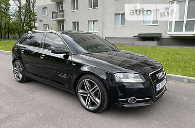 Хэтчбек Audi A3 2011 в 