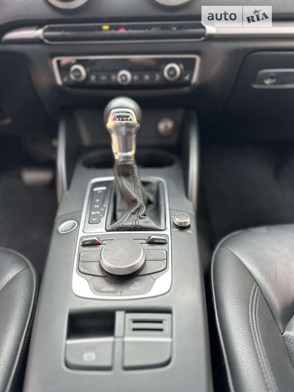 Седан Audi A3 2015 в Киеве