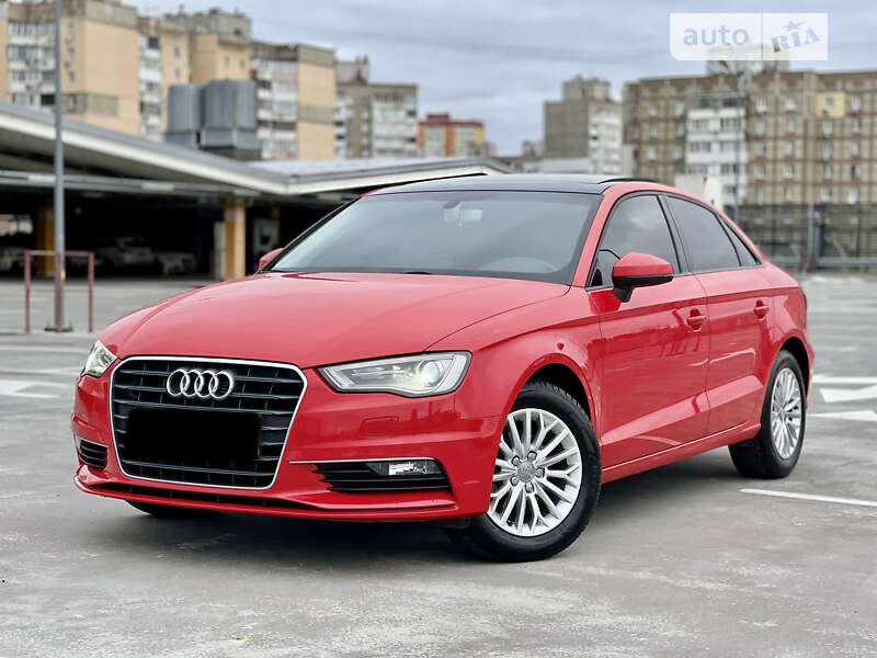 Седан Audi A3 2016 в Киеве