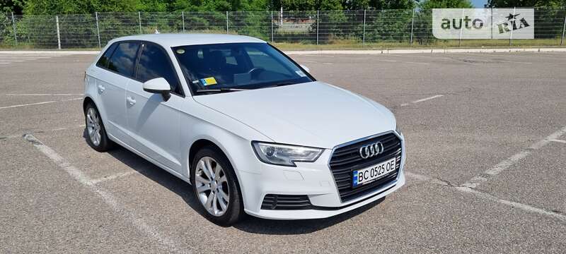 Хетчбек Audi A3 2017 в Дніпрі