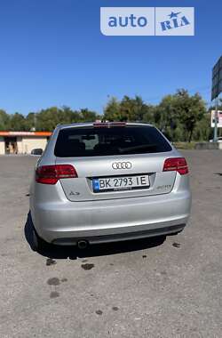 Хетчбек Audi A3 2012 в 
