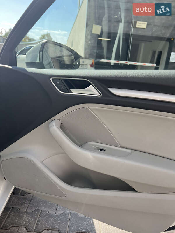 Седан Audi A3 2016 в Киеве