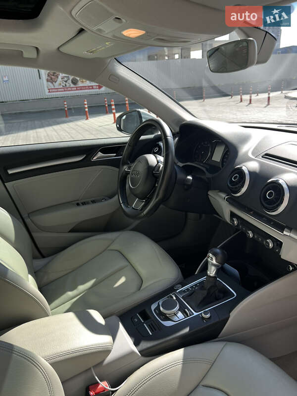 Седан Audi A3 2016 в Киеве