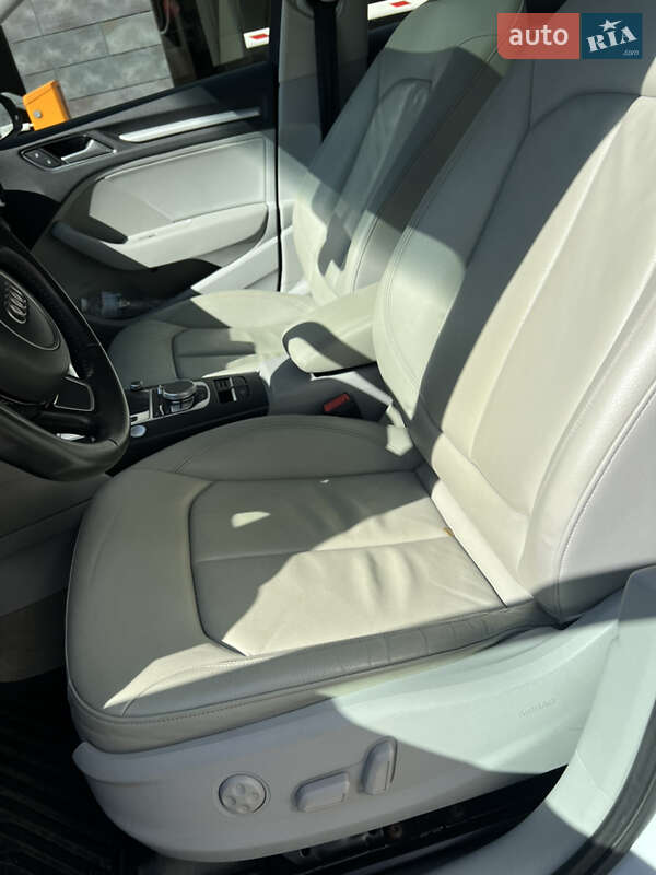 Седан Audi A3 2016 в Киеве