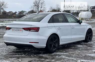 Седан Audi A3 2015 в Ужгороде