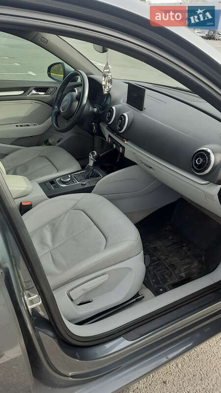 Седан Audi A3 2015 в Ужгороде
