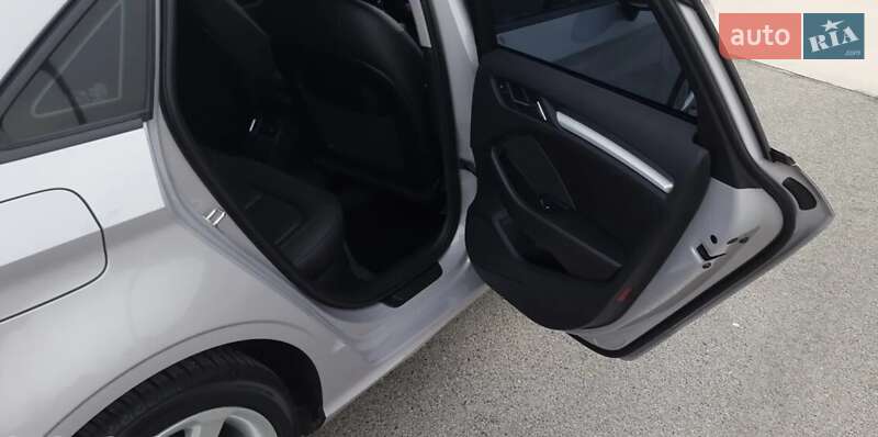 Седан Audi A3 2015 в Львове